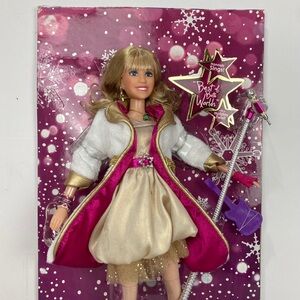 2009 JAKKS Pacific Hannah Montana Disney Holiday Pop Star Miley Cyrus Song Doll